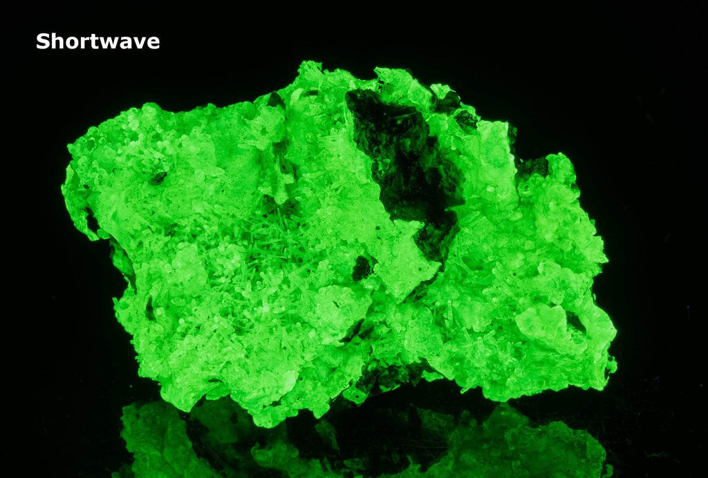 Rare hyalite opal fluorescent under all wavelengths.