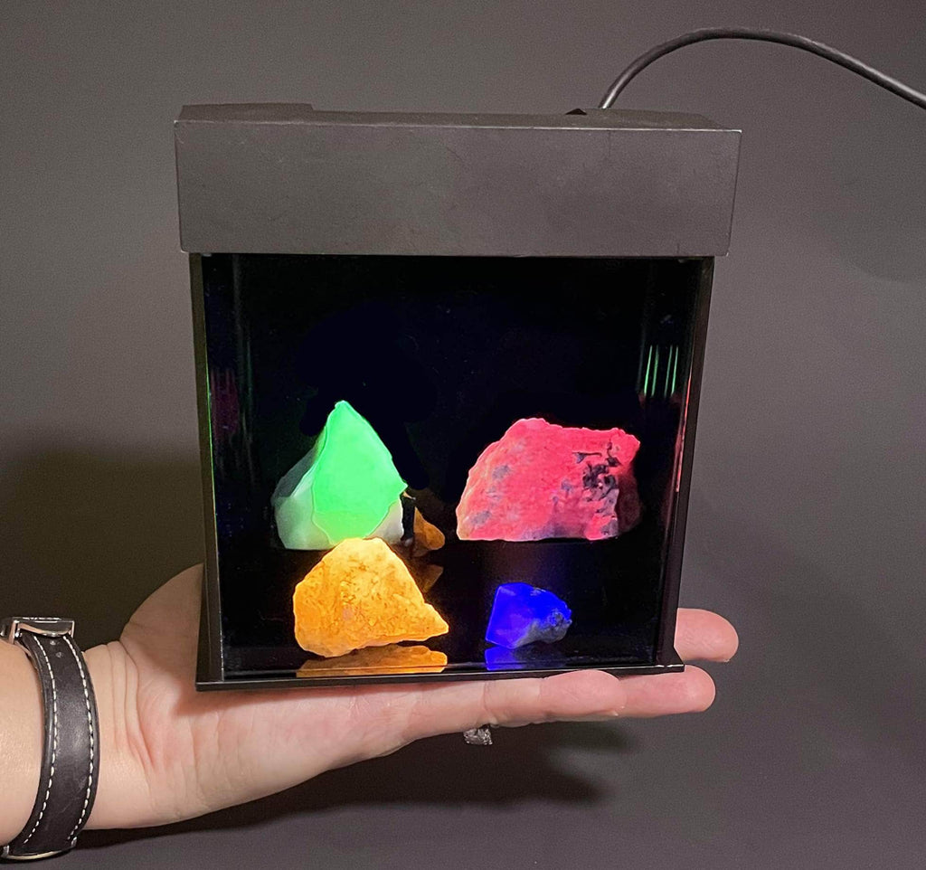 A fluorescent mineral display case