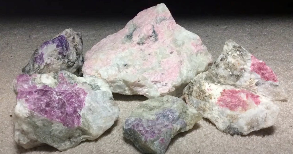 Sodalite Hackmanite and Tugtupite Tenebrescent