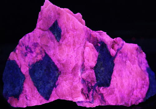 fluorescent leucophanite