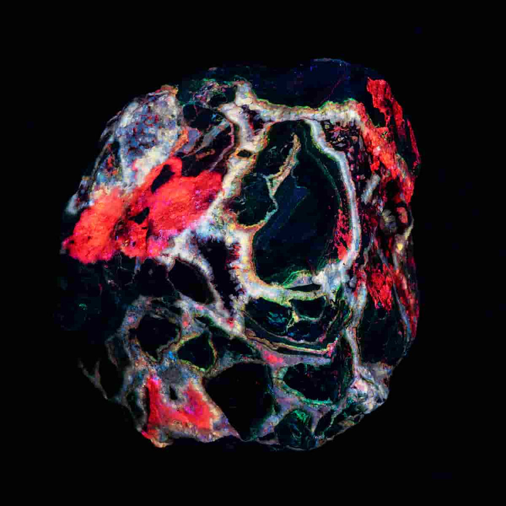 The Top 10 Most Common Fluorescent Minerals - Fluorite, Opal, Aragonite ...