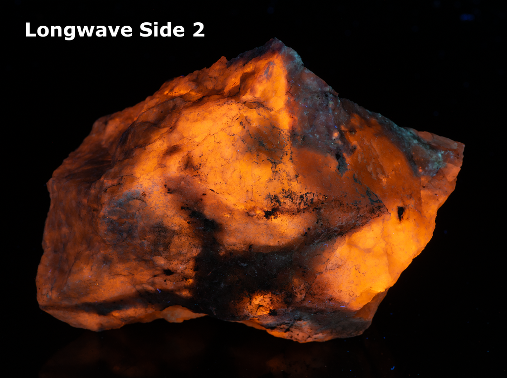 tenebrescent and fluorescent sodalite from greenland