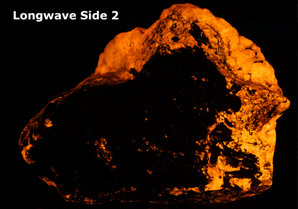 tenebrescent and fluorescent sodalite from greenland