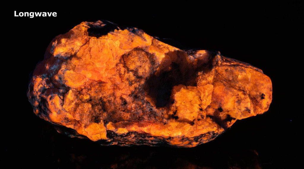 tenebrescent blue sodalite from greenland