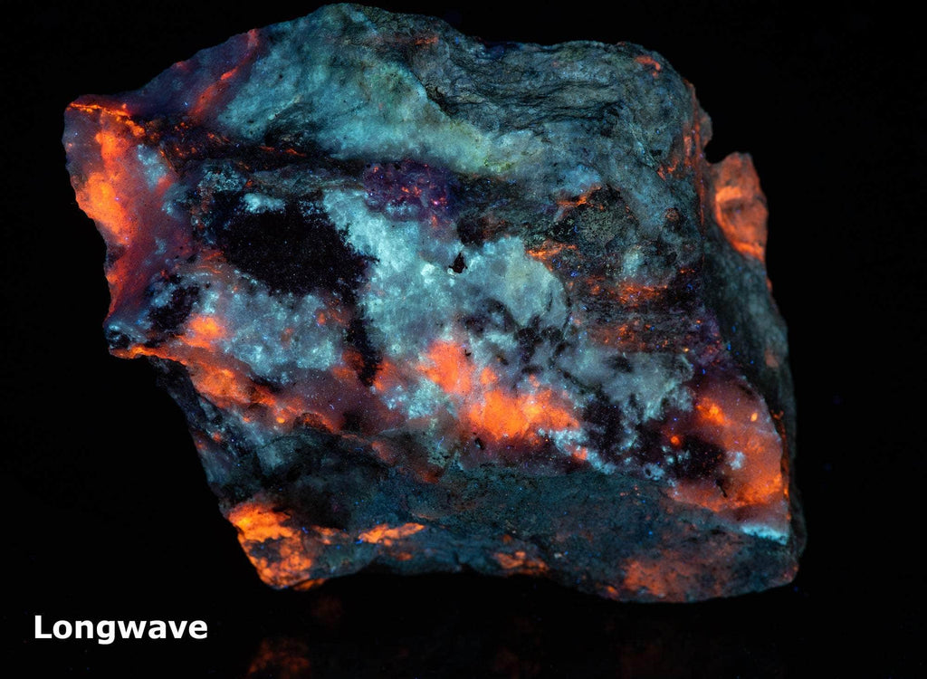 Tenebrescent and phosphorescent tugtupite, polylithionite mineral specimen from Greenland