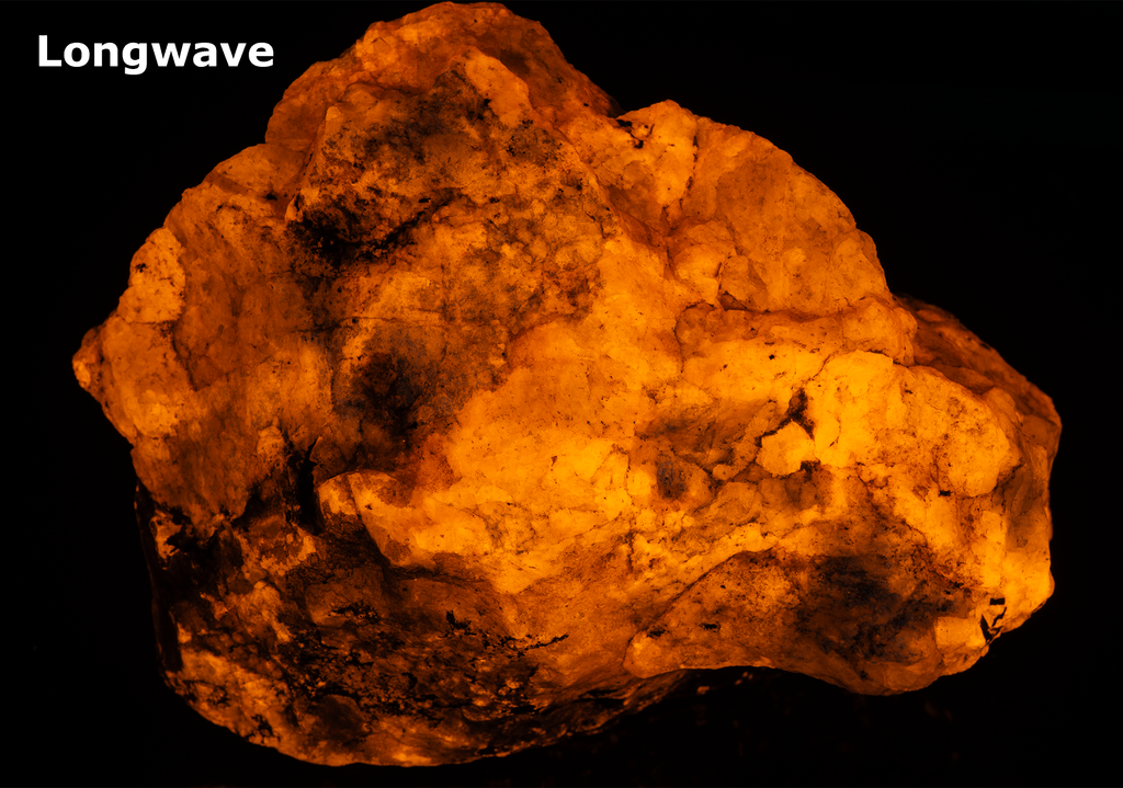 tenebrescent and fluorescent sodalite from greenland