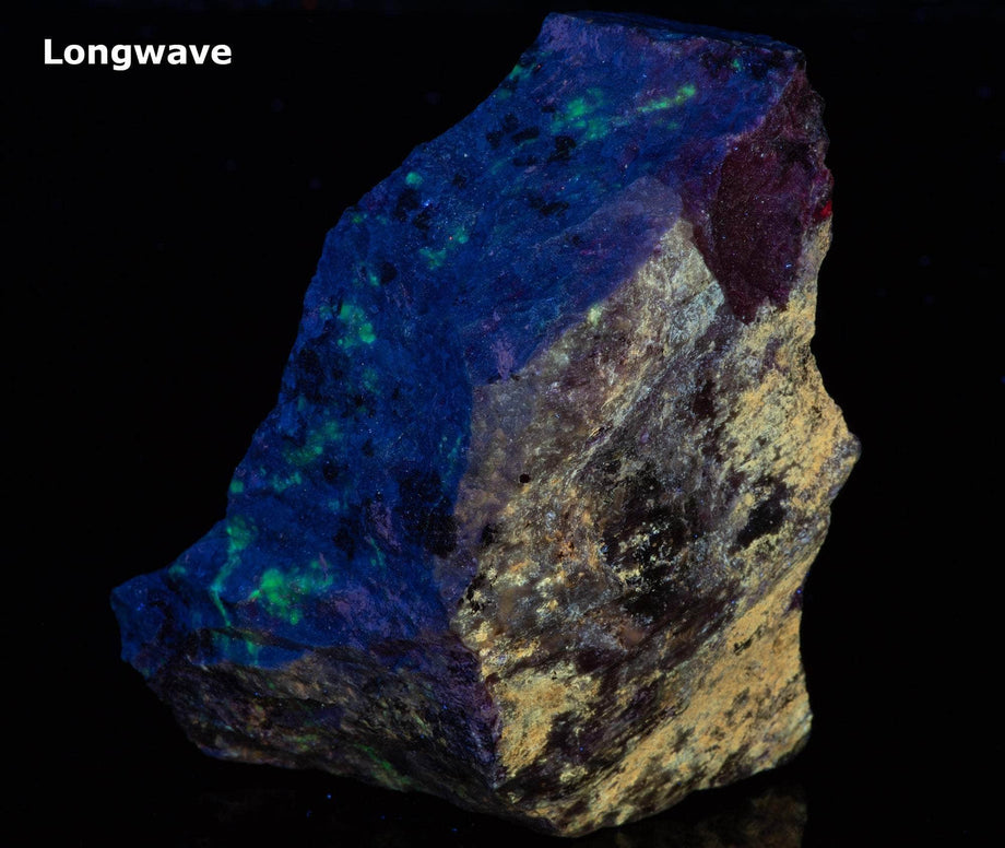 メネギニ鉱　USA A rare Franklin assemblage of margarosanite, prehnite, axinite