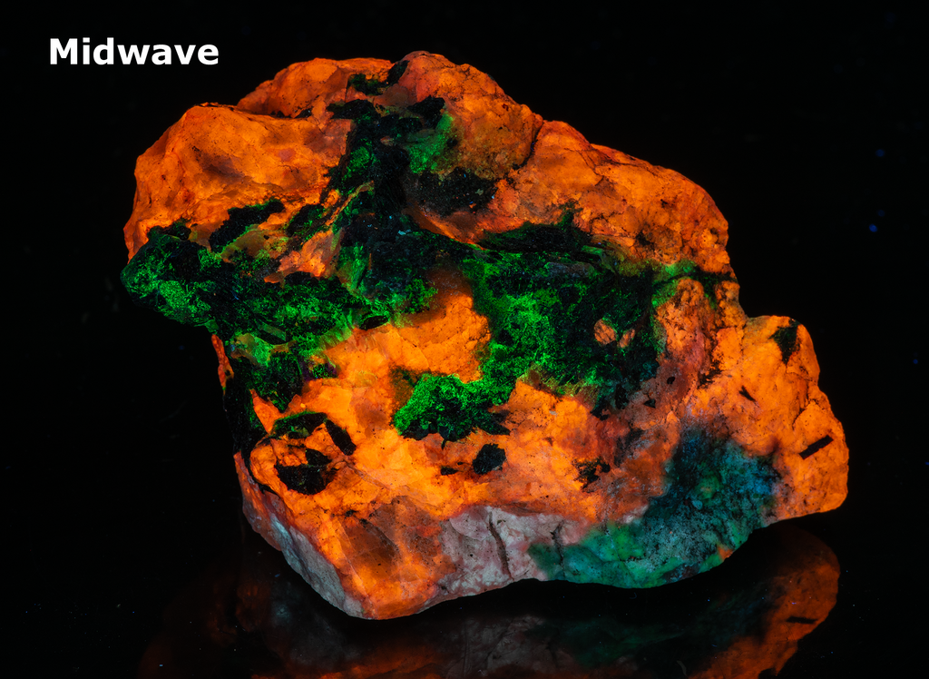 tenebrescent and fluorescent sodalite from greenland