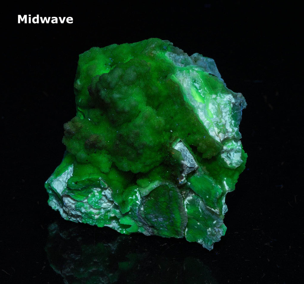 Honey Calcite Crystals on Fluorescent Chalcedony, white calcite from Spain