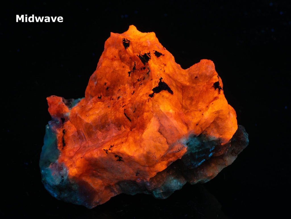 Fluorescent sodalite (Hackmanite) from Greenland with deep tenebrescence.