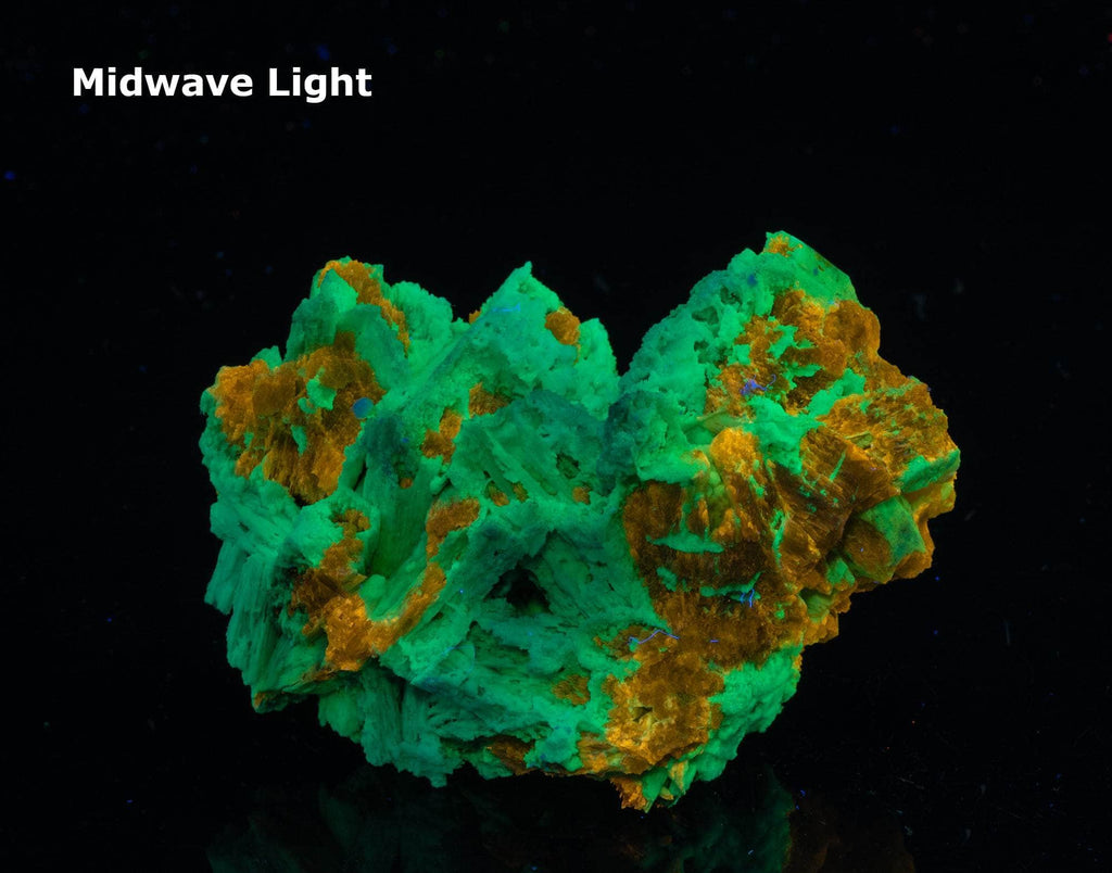 Plumbogummite After Pyromorphite under midwave UV light