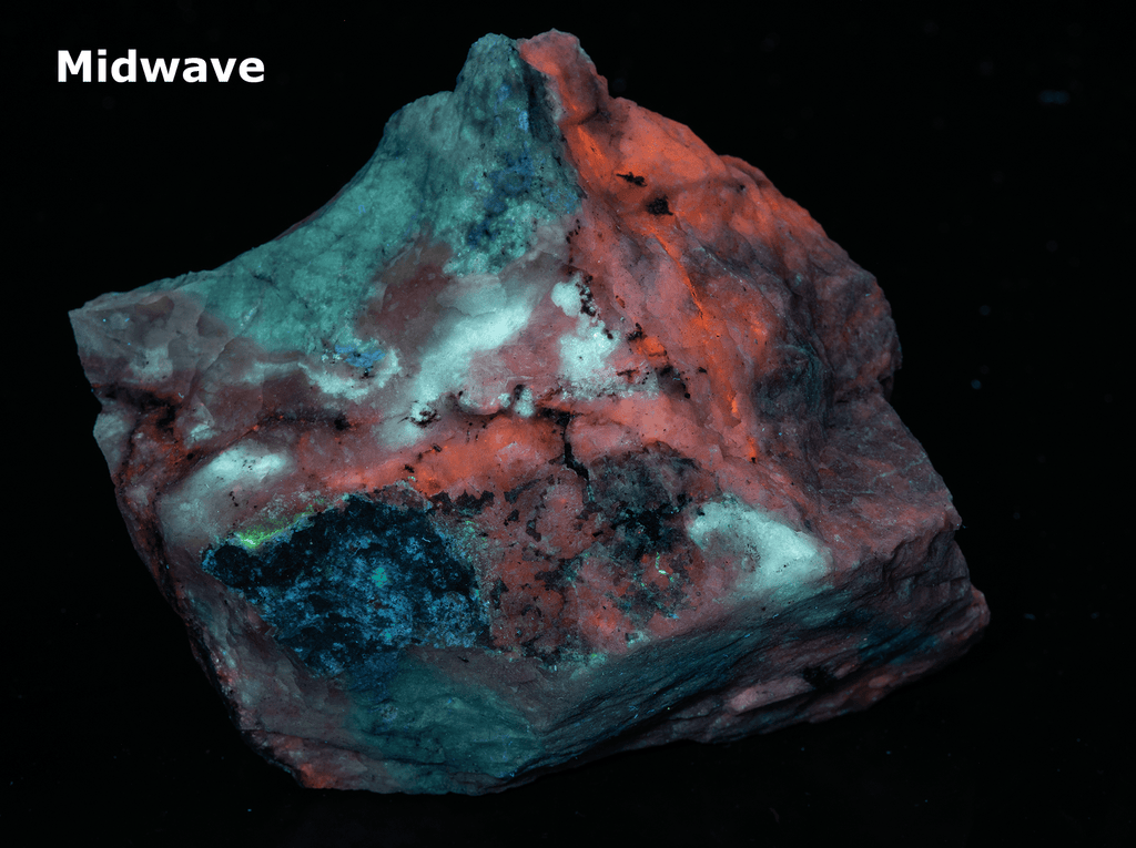 tenebrescent and fluorescent sodalite from greenland