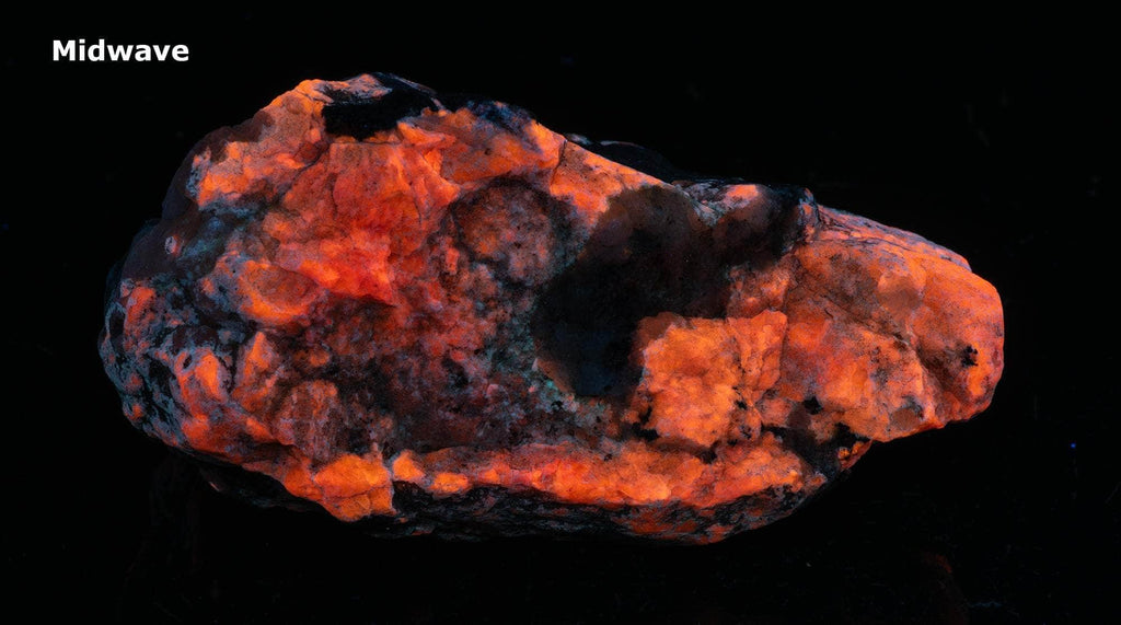 tenebrescent blue sodalite from greenland
