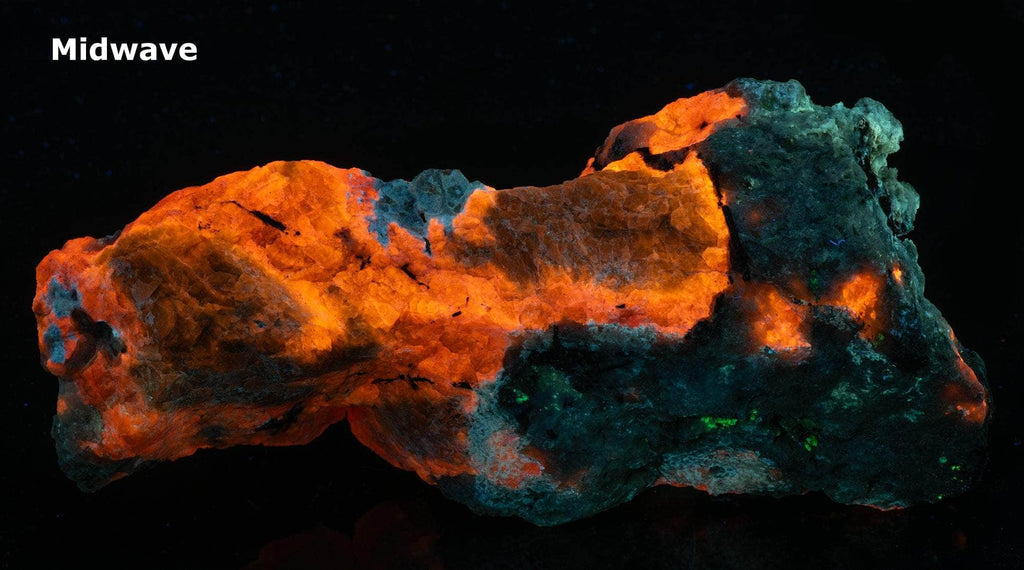 Fluorescent sodalite (Hackmanite) from Greenland with deep tenebrescence.