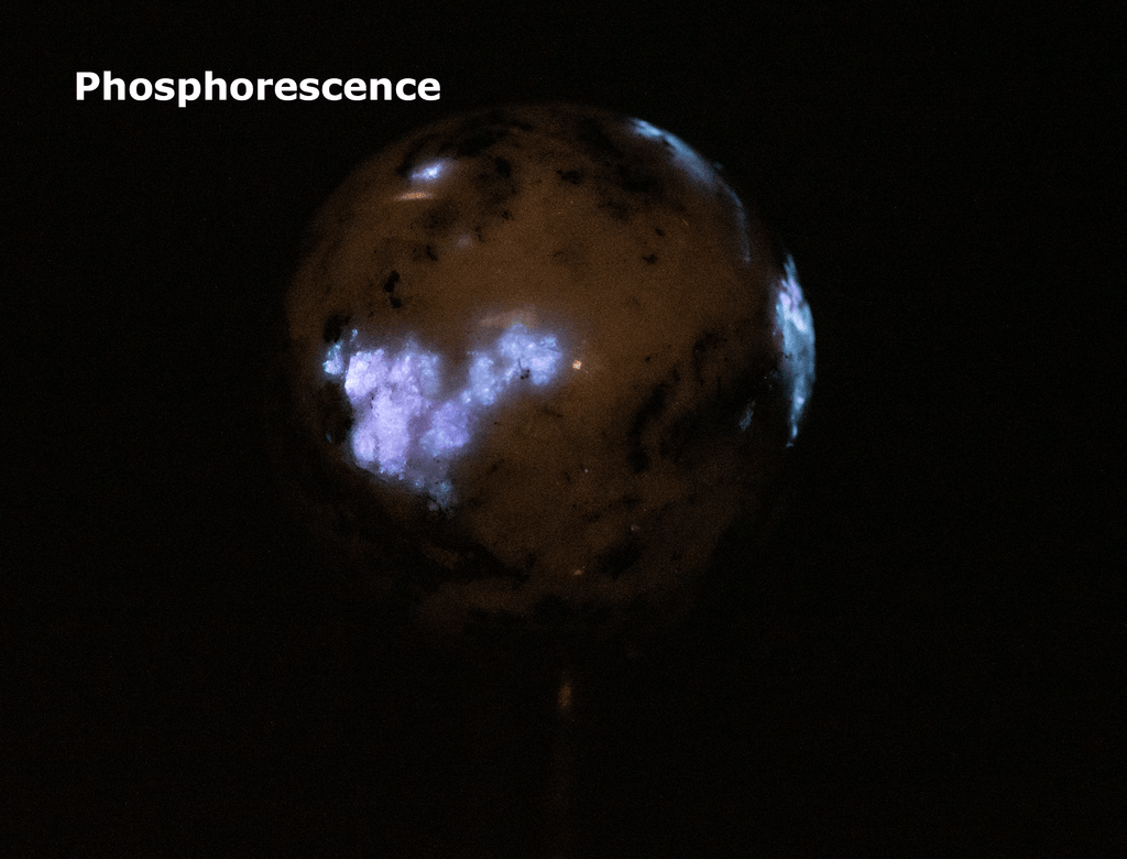 Tugtupite and polylithionite sphere from Greenland
