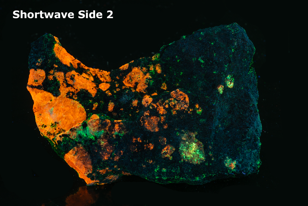 tenebrescent and fluorescent sodalite