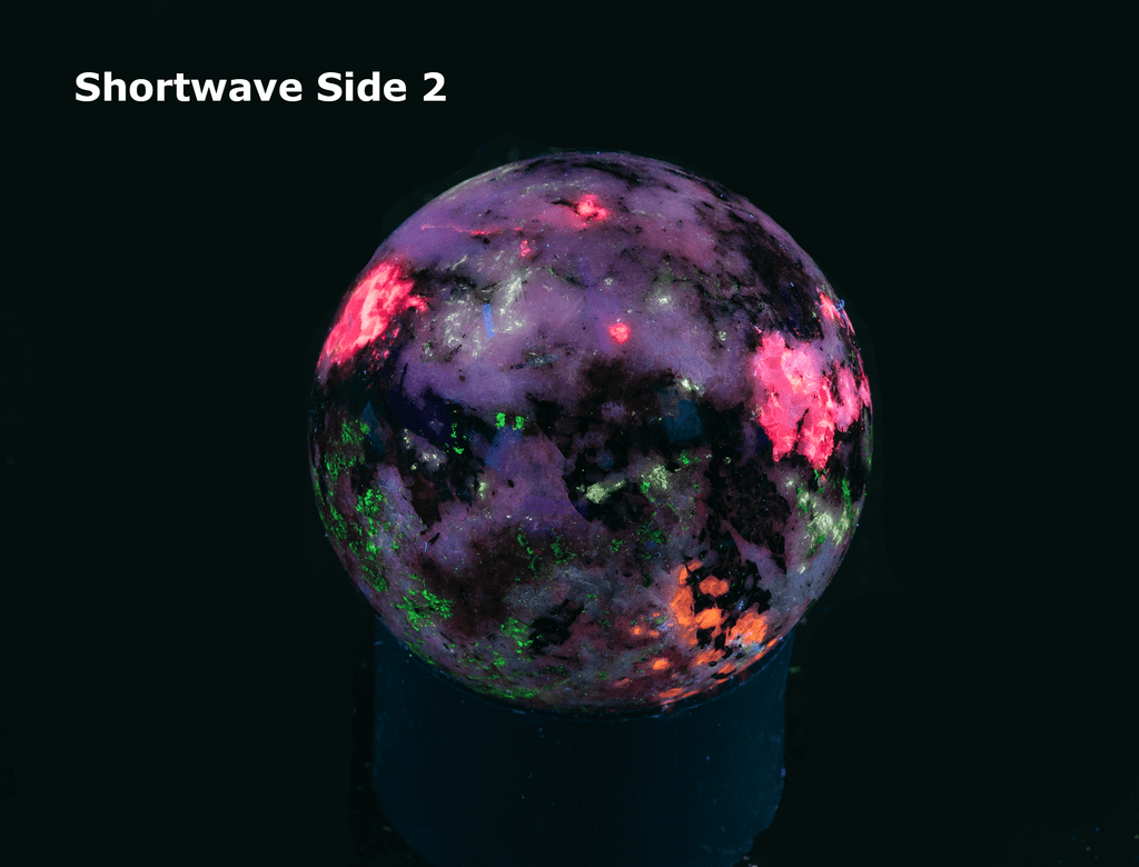 Tugtupite and polylithionite sphere from Greenland