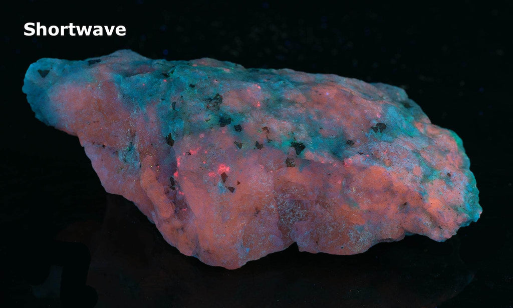 tenebrescent and fluorescent sodalite