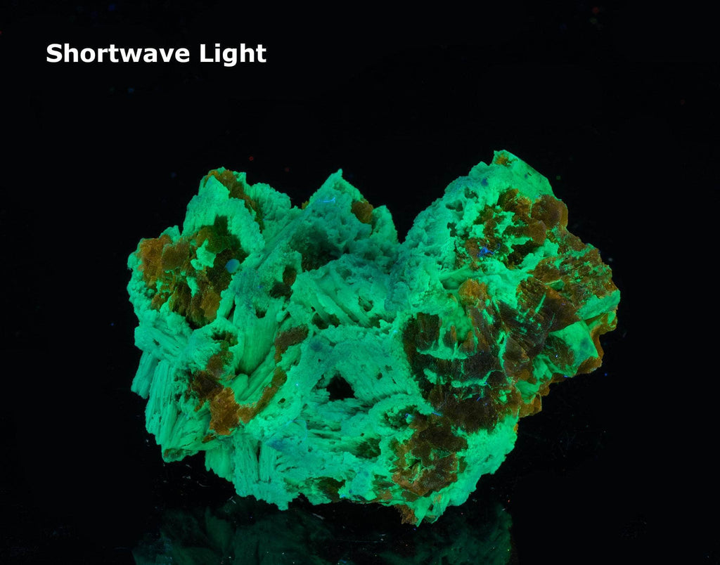 Plumbogummite After Pyromorphite under shortwave UV light
