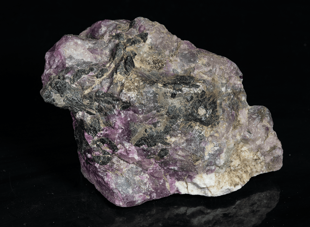 tenebrescent and fluorescent sodalite from greenland
