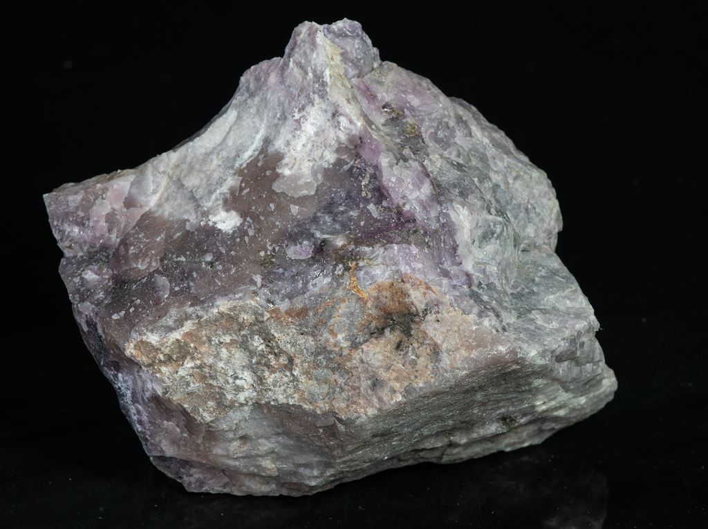 tenebrescent and fluorescent sodalite from greenland