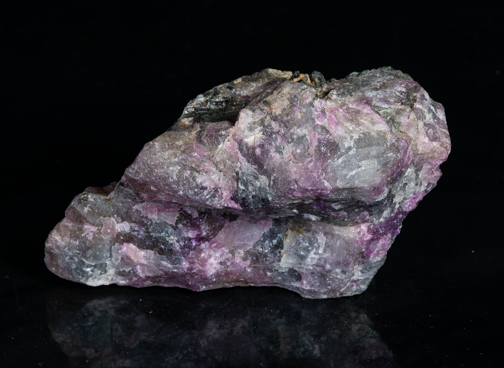 tenebrescent and fluorescent sodalite from greenland