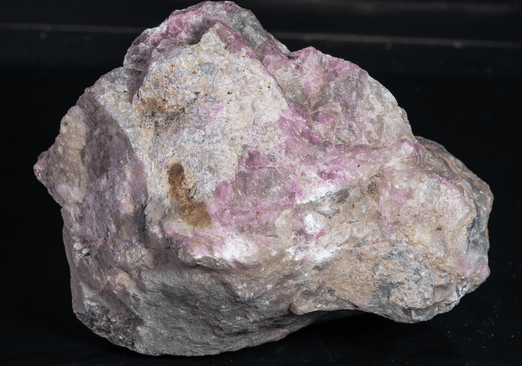 tenebrescent and fluorescent sodalite from greenland