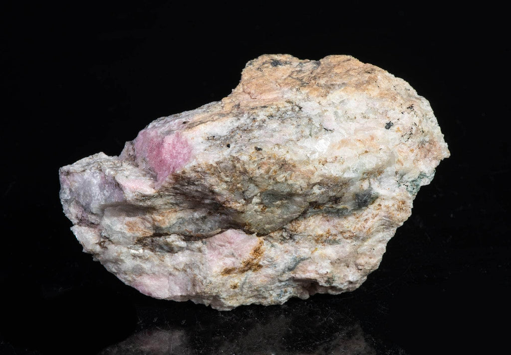 Tenebrescent Pink Tugtupite from Greenland