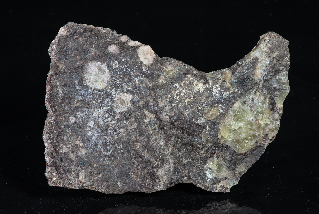 tenebrescent and fluorescent sodalite