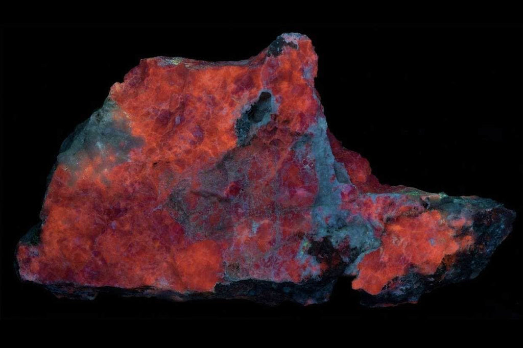 Red sodalite hackmanite