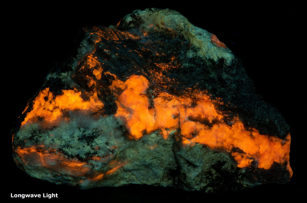 Gemmy tugtupite with polylithionite specimen
