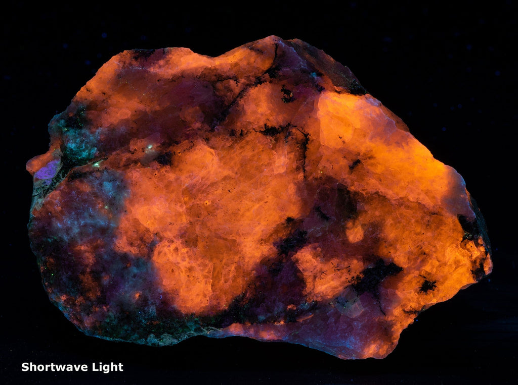 Gem Fluorescent Sodalite from Greenland