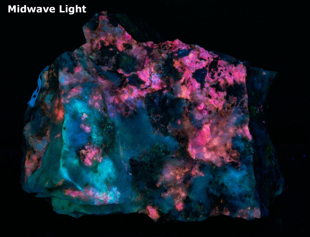 Tugtupite, Polylithionite, Analcime, Chkalovite - Greenland
