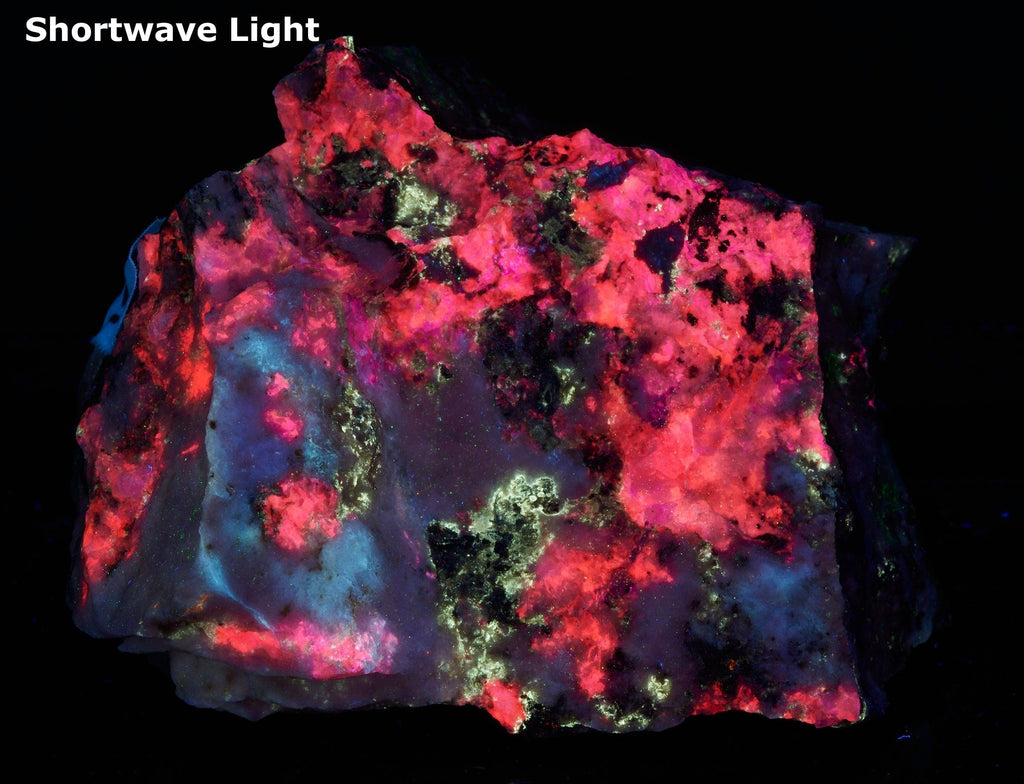 Tugtupite, Polylithionite, Analcime, Chkalovite - Greenland