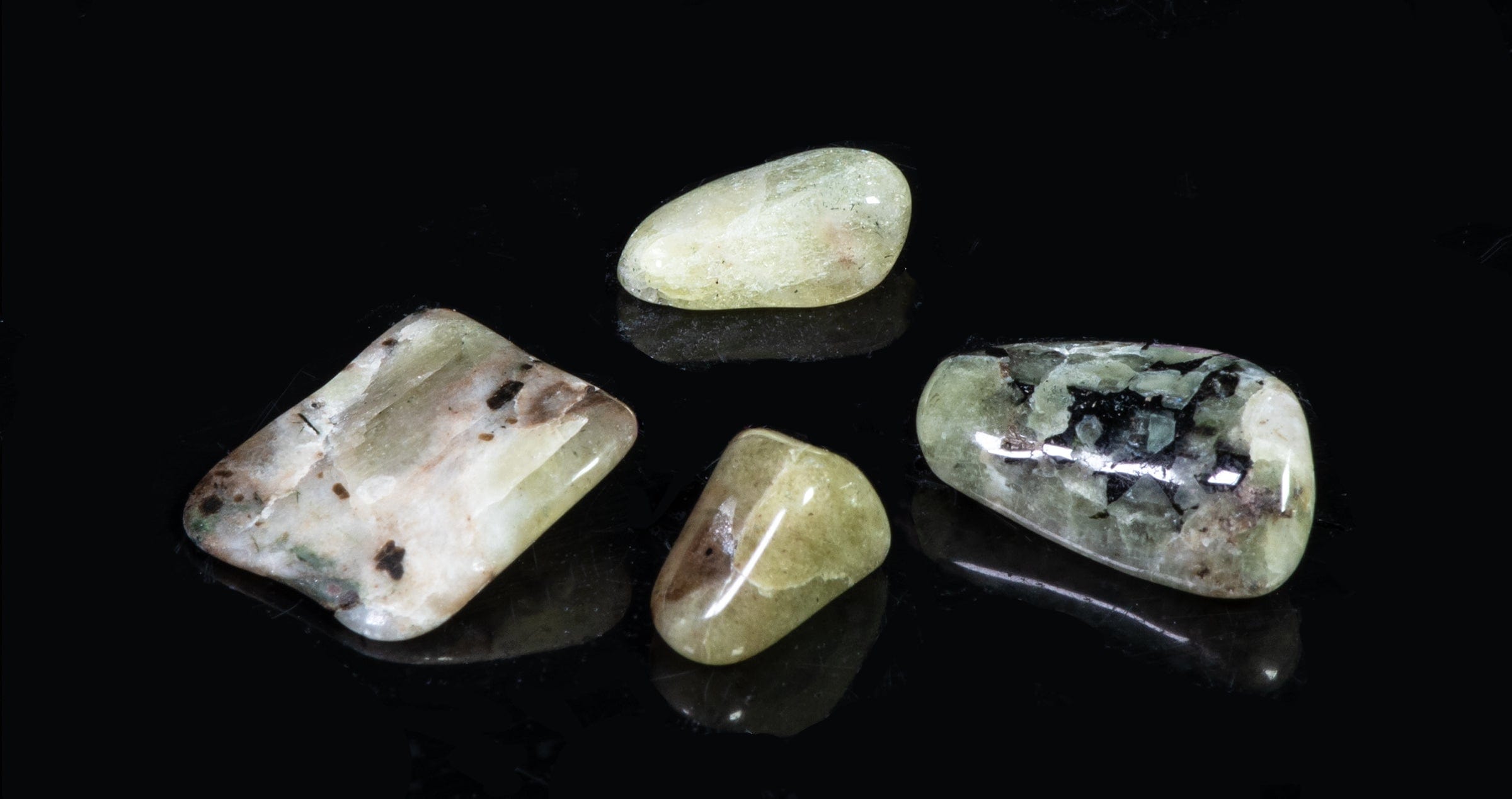 Tumbled Hackmanite Tumbled sodalite stones (Hackmanite) from Greenland β MinerShop