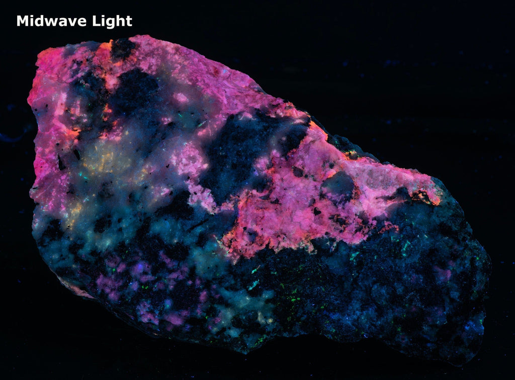 Tugtupite (Gemmy), Leucophanite - Greenland