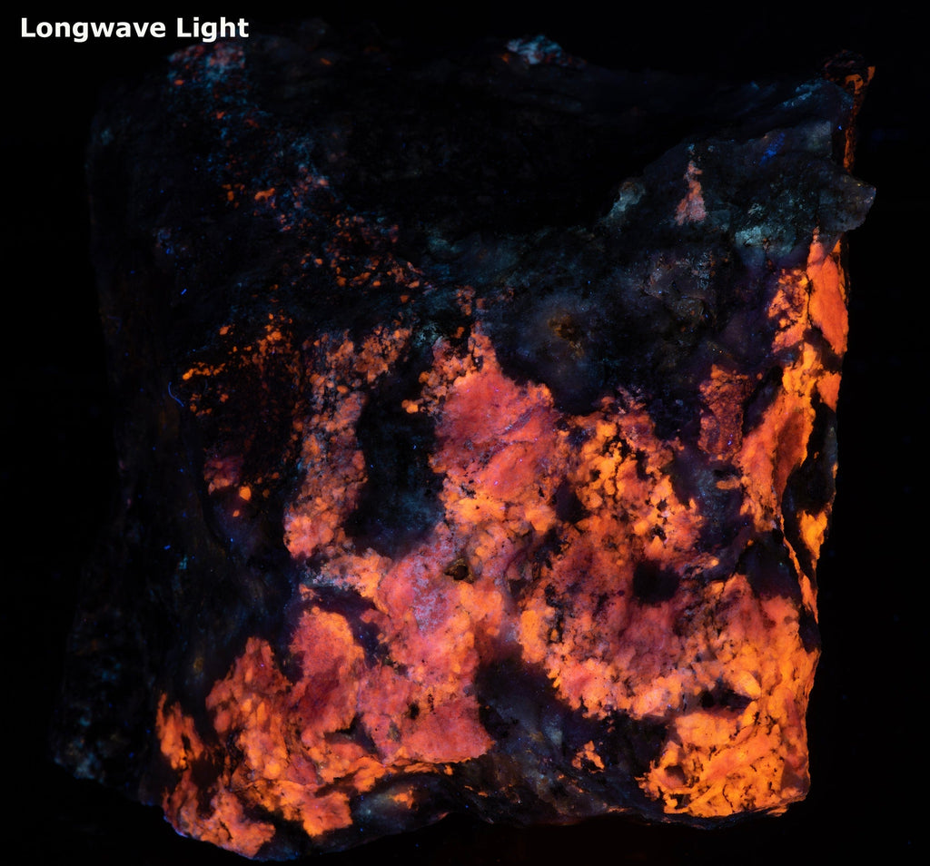 Tugtupite, Chkalovite - Greenland