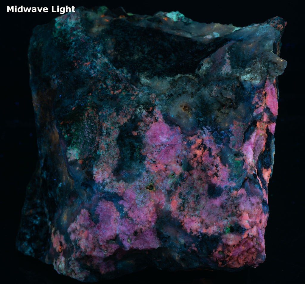 Tugtupite, Chkalovite - Greenland